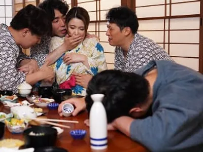 đưa vợ đi suối nước nóng, người chồng không biết vợ bị người khác xxx sấp mặt