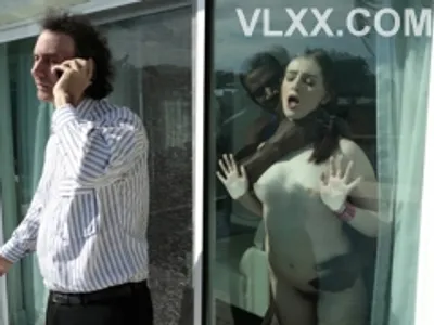 Dẫn bạn trai da đen về nhà chơi rồi "đi ngoài" trước mặt ba mình