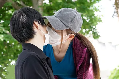 Chuyện tình của akari mitani với em người yêu quen qua mạng trong mùa covid