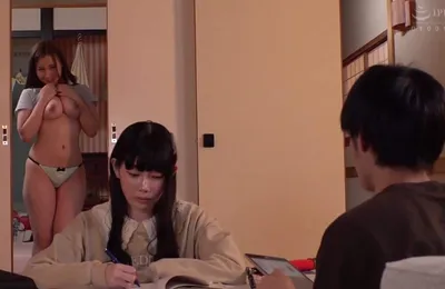 đến nhà con ghệ học nhóm nhưng chị gái cô ấy lại gạ tình