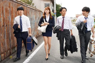 Nhầm lẫn khi đặt phòng, 3 nhân viên số hưởng được ở cùng tiền bối nữ