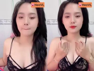 Em người yêu răng khểnh khoe của quý tròn trắng