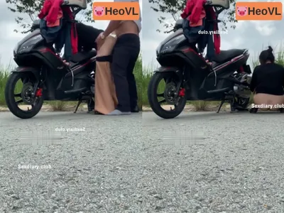 Cô vợ người chồng chơi nhau giữa đường nơi vắng vẻ