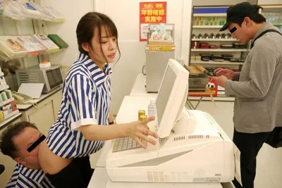 đi làm thêm ở cửa hàng tiện lợi, cô sinh viên bị anh cấp trên địt sml