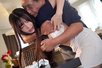 Bố gã chồng biến thái hấp diêm con dâu rồi còn bắn cả vào trong