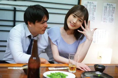 Bà xã xin ông xã đi họp lớp rồi mất liên lạc sau khi tình cũ đưa vào khách sạn