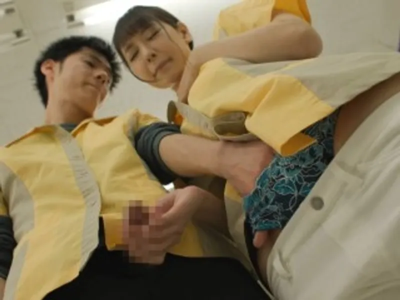 điên cuồng xxx cô đồng nghiệp nứng trong siêu thị mini