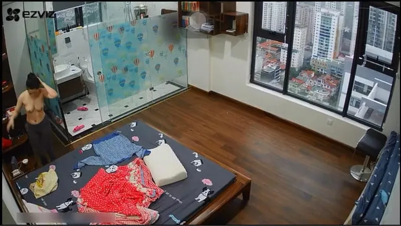 Hack cam gái xinh thay đồ trong phòng