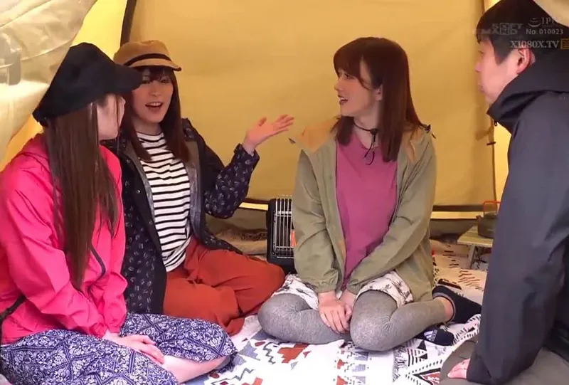 Chuyện lạ đời, ông xã thay vợ đi cắm trại với mấy cô bạn của vợ ở khu phố…