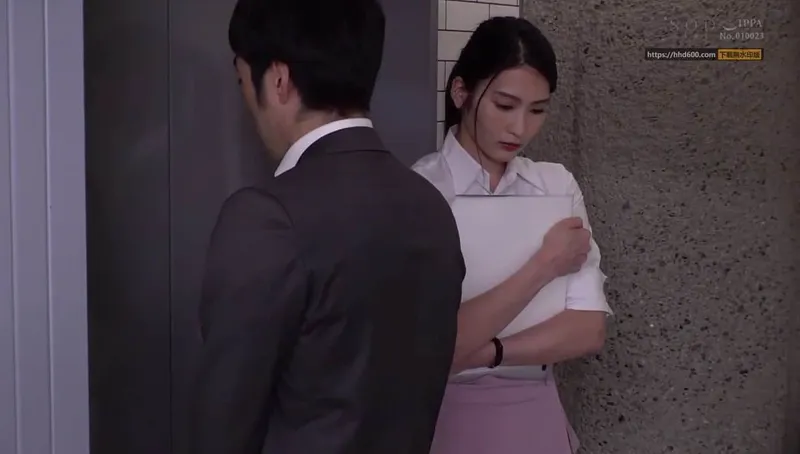 Em thư ký thương tâm bị sếp bắt vào nhà nghỉ phục vụ đối tác