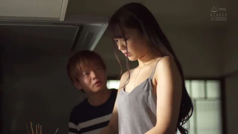 Bồ của chị gái xoạc cô em cô vợ đang buồn bã vì thất tình